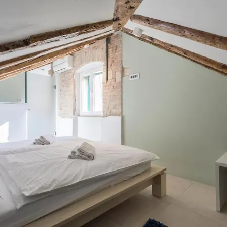 Ria In Diocletian Palace سبليت